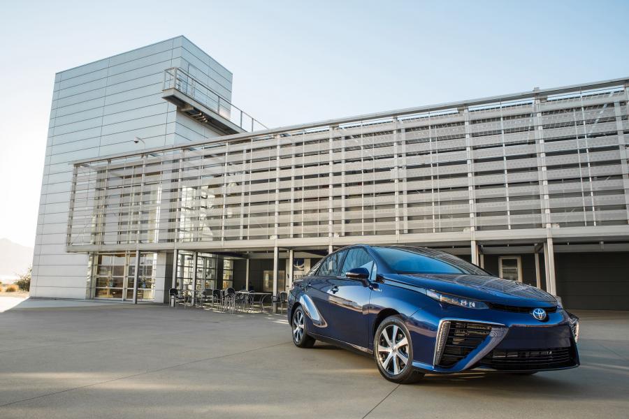  Toyota FCV 2015 года  (US) (фото 3 из 23)